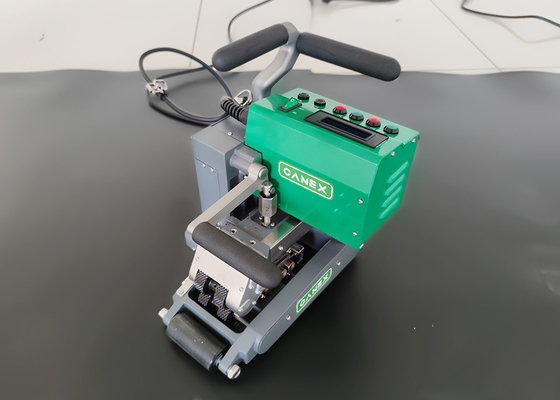 1.0-4.0mm HDPE 지오멤브레인 열 쐐기 용접기 CX700 풀 파워 2400W