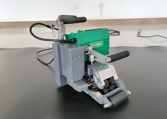 1.0-4.0mm HDPE 지오멤브레인 열 쐐기 용접기 CX700 풀 파워 2400W
